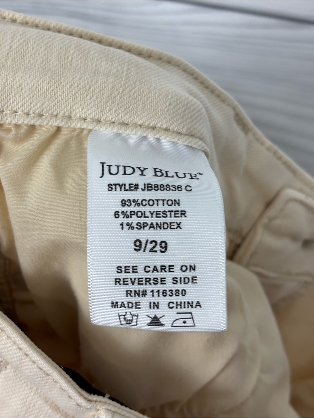 Judy Blue Burlington crochet patch high waisted jeans size 9/29 cream color - Picture 11 of 12